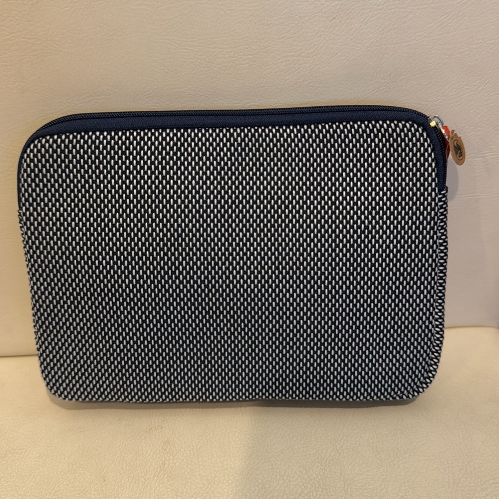 NWT SEALED CLARINS x AIR FRANCE In Flight Amenity Kit - Picture 4 of 4